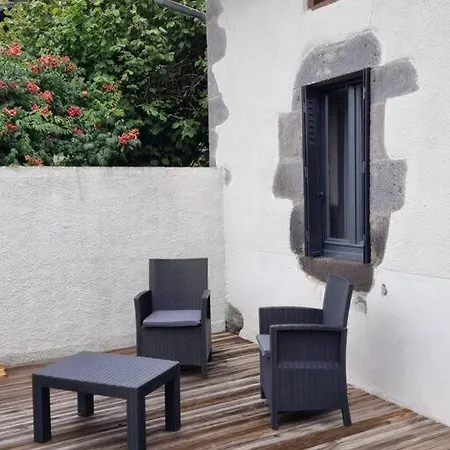 Au Coin Des Amis Holiday home Aurillac