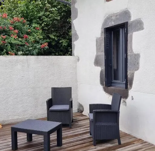 Au Coin Des Amis Holiday home Aurillac